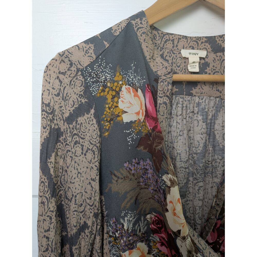 Tiny Anthropologie Floral Wrap Blouse Small Surplice Long Sleeve Gray - Picture 4 of 16